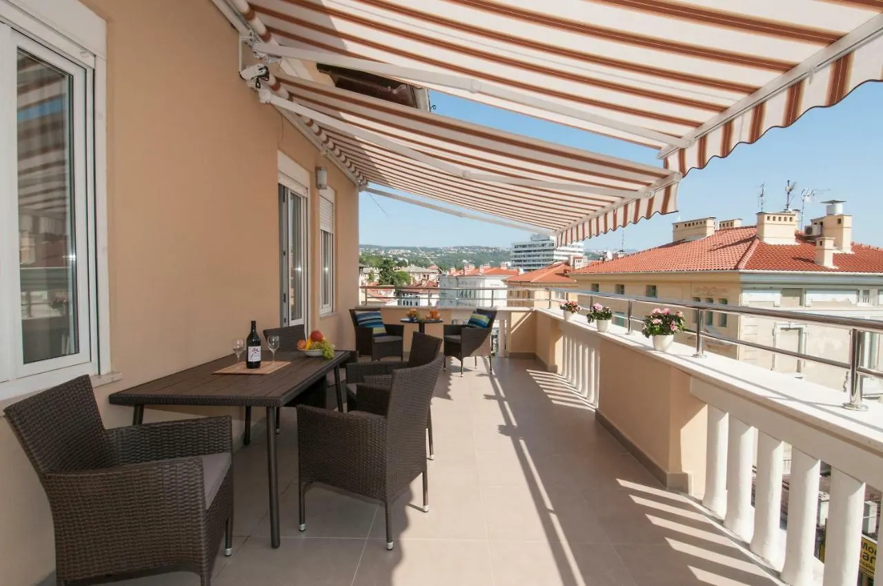 Iva, Opatija Centar Apartment